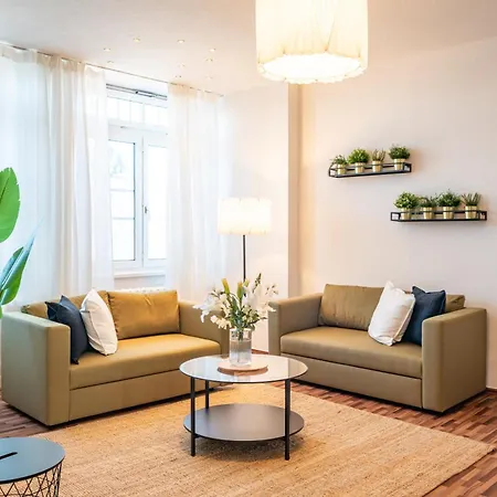Spacious In - Sleeps 6 * Strausberg