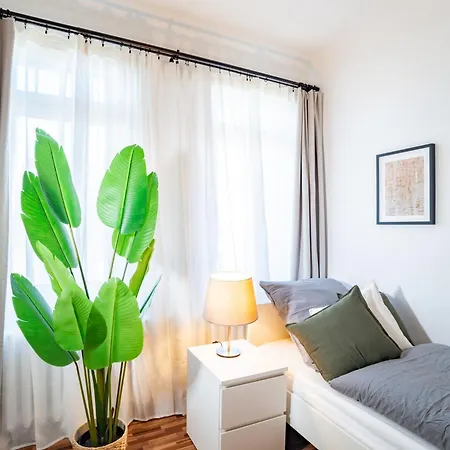 Spacious In - Sleeps 6 Apartment Strausberg