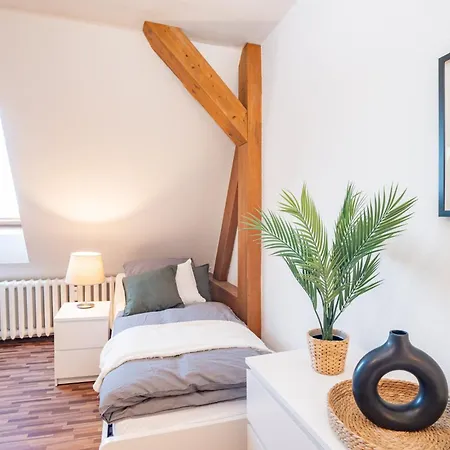 Spacious In - Sleeps 6 * Strausberg