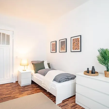 Spacious In - Sleeps 6