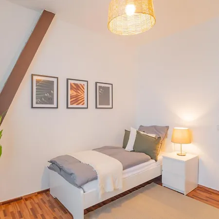 Spacious In - Sleeps 6 Apartment