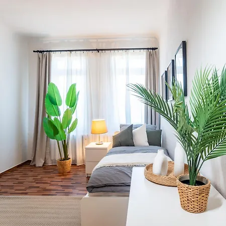 Apartment Spacious In - Sleeps 6 *