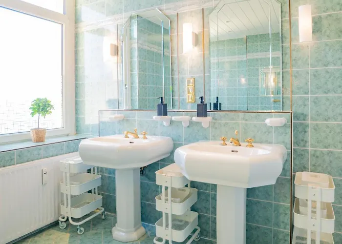 Spacious In - Sleeps 6