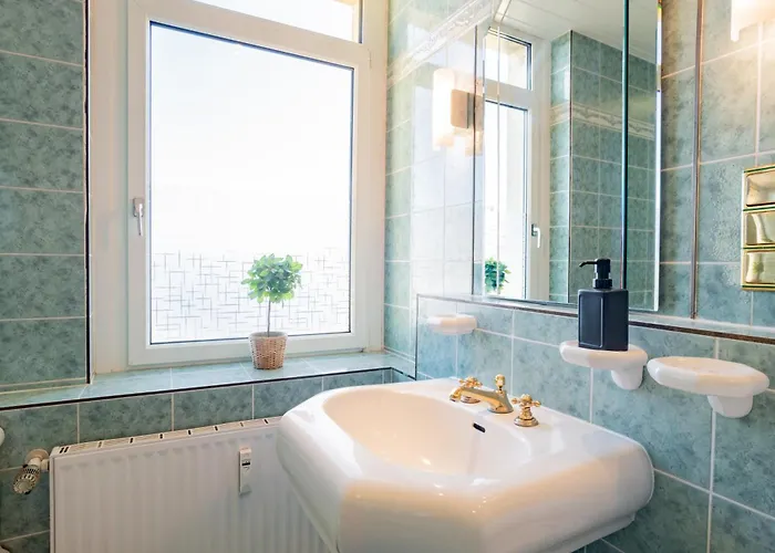 Spacious In - Sleeps 6 * Strausberg